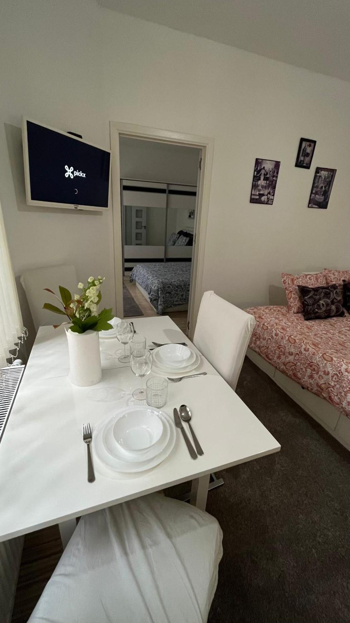 Two Bedroom Flat - Hyper Center Brussels, Brussels